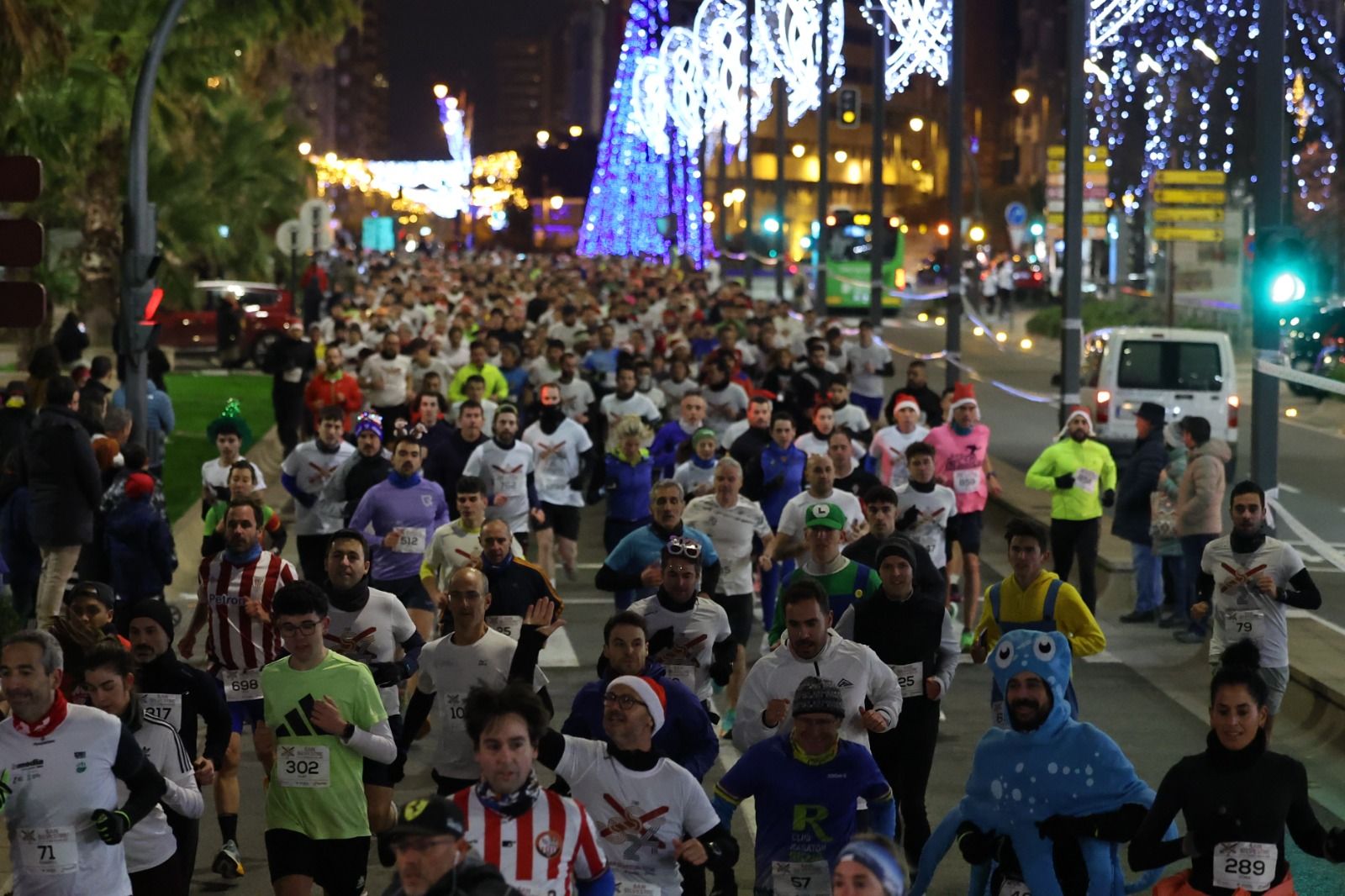 Los logroñeses llenan de nuevo las calles en la San Silvestre