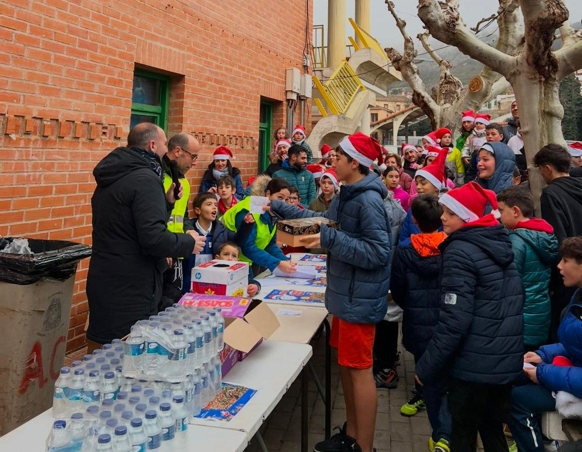 El ambiente festivo anima la San Silvestre de Cervera