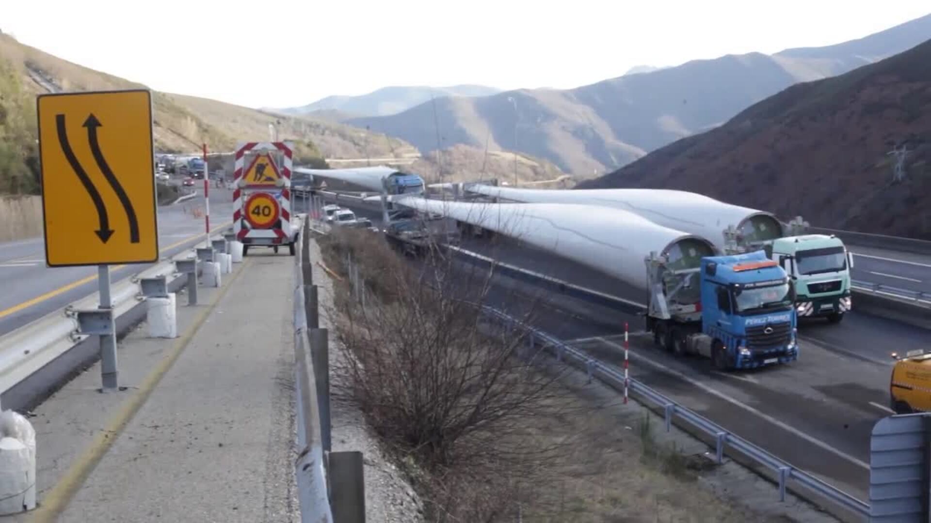 El convoy de tráilers parado en al A6 desde el martes retoma la circulación