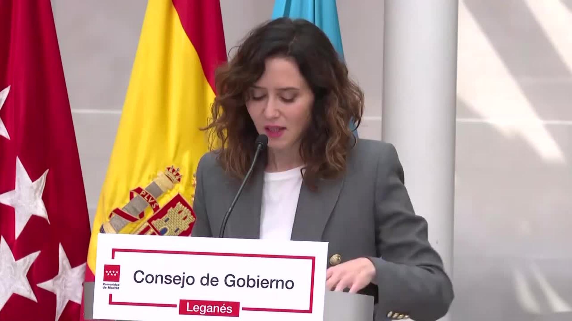 Sánchez arropa a Illa mientras que Gamarra asegura que son "marionetas" del independentismo