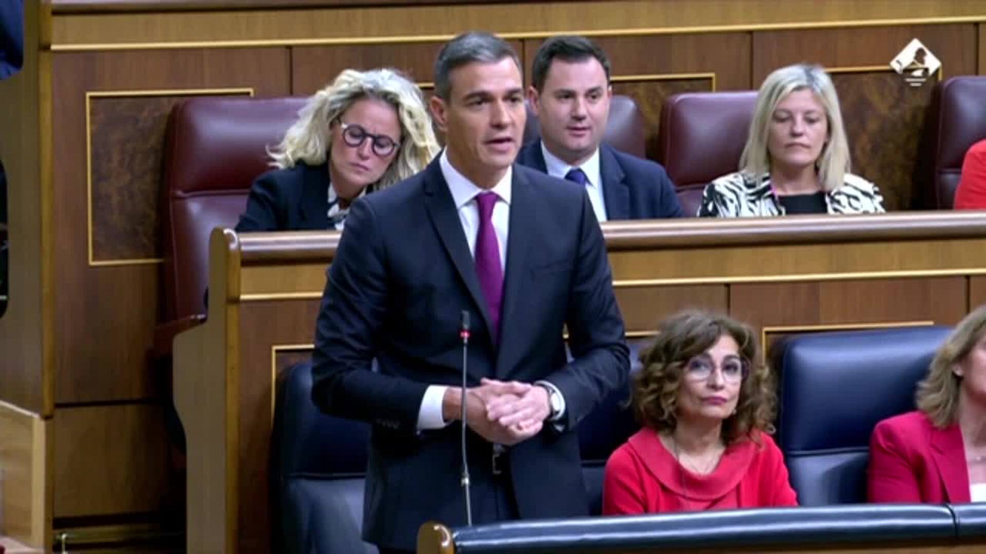 Feijóo acusa a Sánchez de haber empobrecido a los españoles y el presidente replica