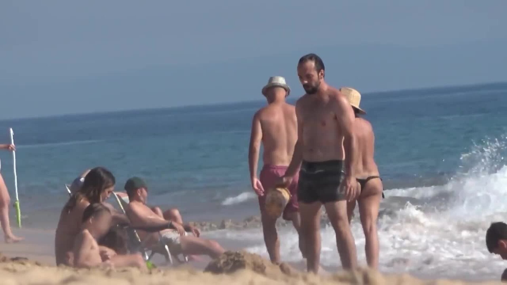 Rosario Flores se une a Elena Furiase y a Gonzalo Sierra para disfrutar en la playa