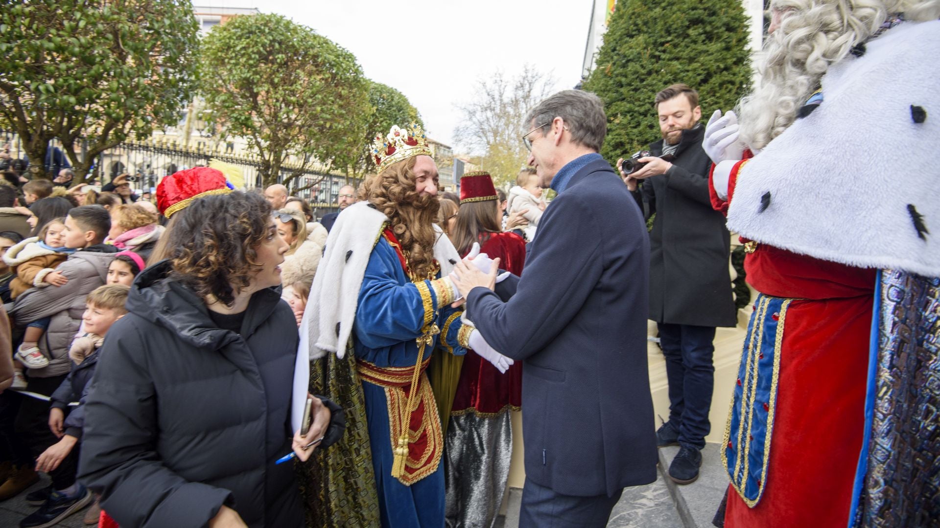 Capellán recibe a los Reyes Magos