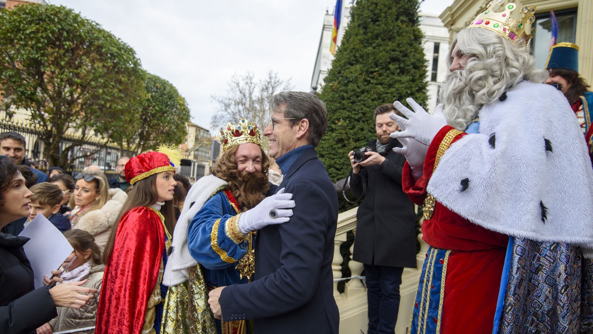 Capellán recibe a los Reyes Magos
