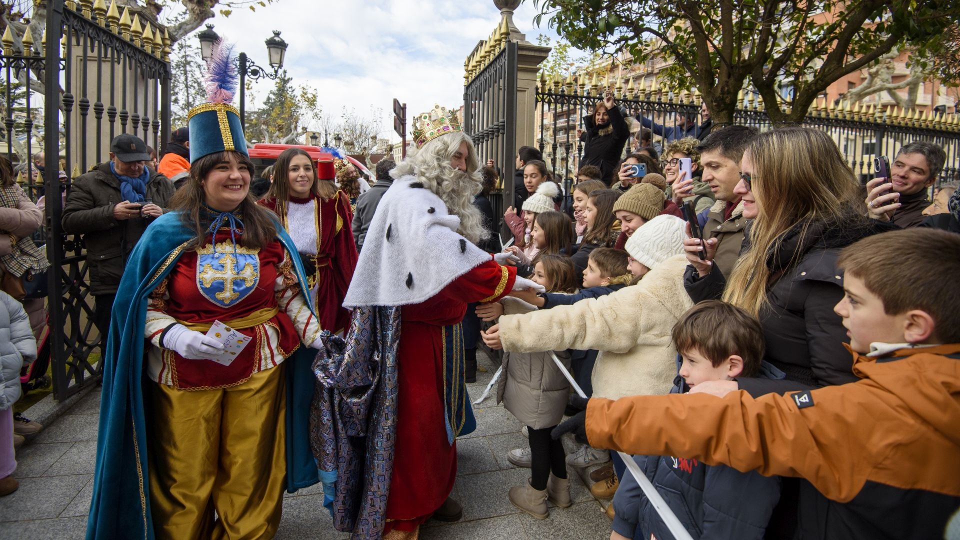 Capellán recibe a los Reyes Magos