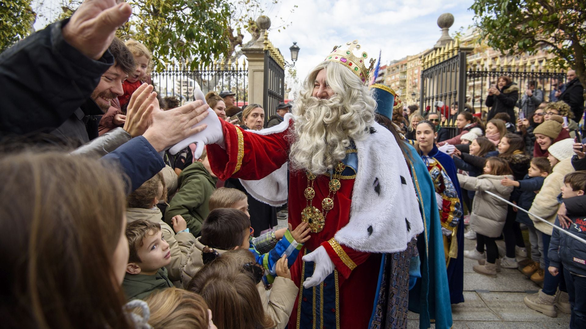 Capellán recibe a los Reyes Magos