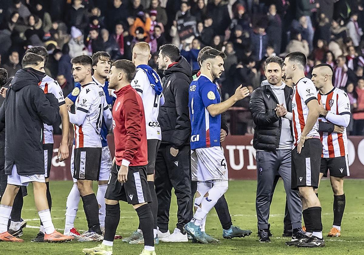 Sergio Rodríguez saluda a Garrido al término del partido del pasado sábado, contra el Athletic.