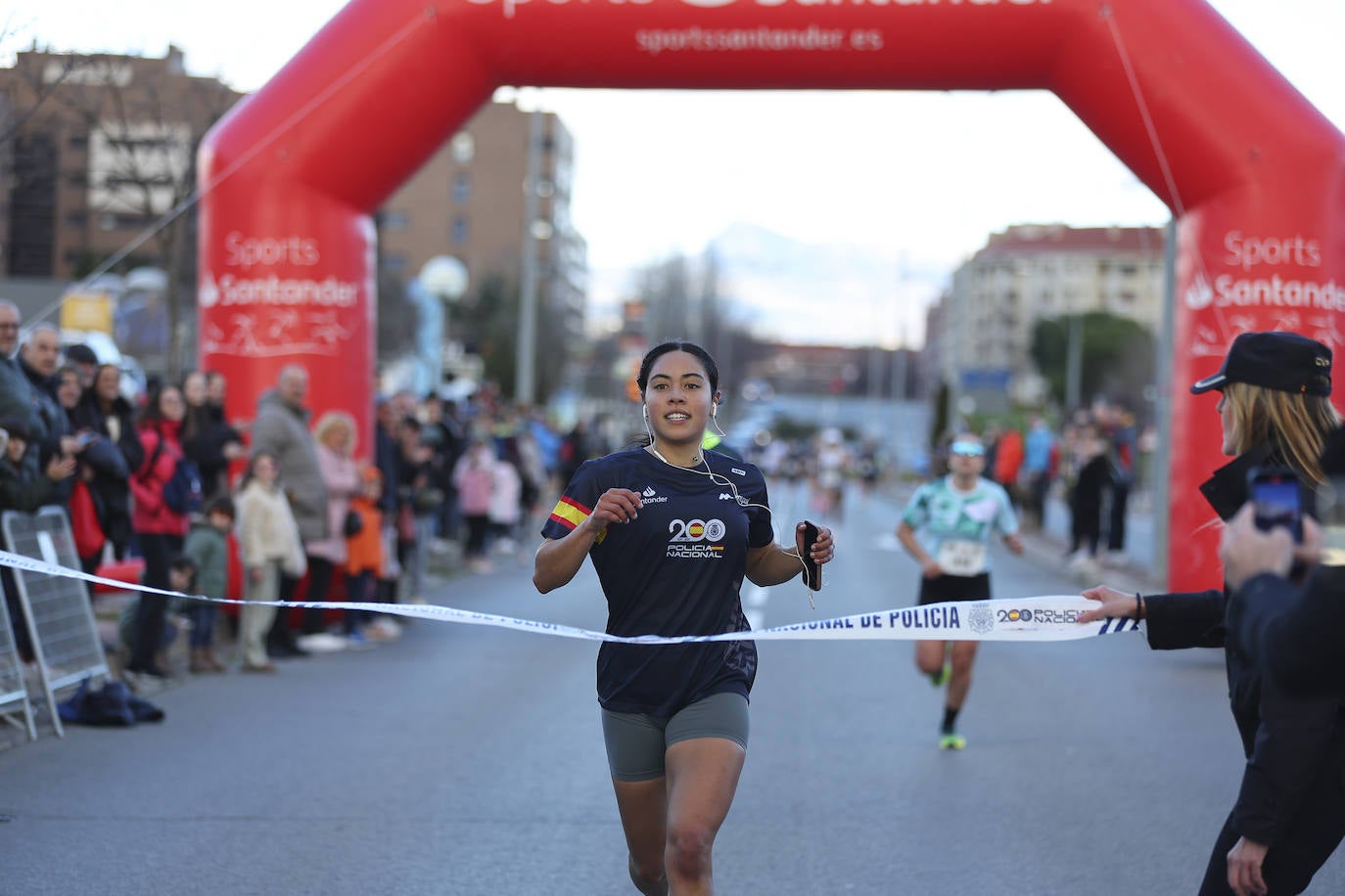 La carrera solidaria de la Policía Nacional en Logroño, en imágenes