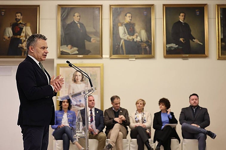 Escobar, durante su intervención este lunes en el salón de retratos.