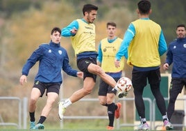 Entrenamiento del Calahorra en las pistas de atletismo.