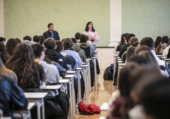 Alumnos en el instituto Sagasta en una imagen de archivo.