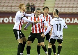Iñaki celebra su gol con Monreal, Yasin y Madrazo.