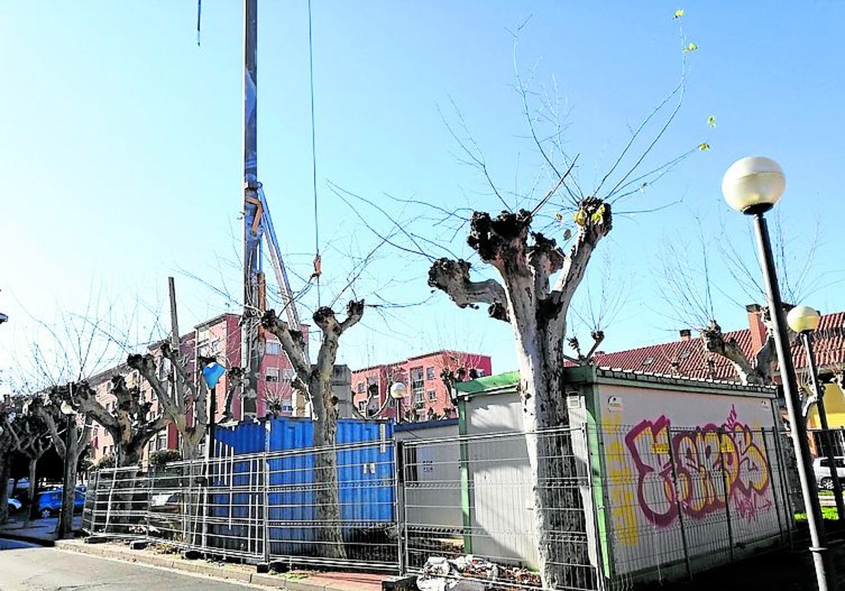 Tres años con este vallado de obras en San José, en La Guindilla.