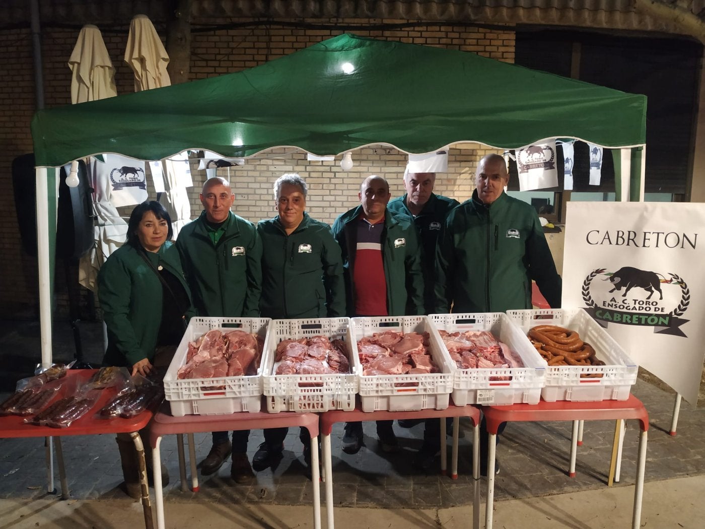 Miembros de la junta del Toro Ensogado de Cabretón, ayer.