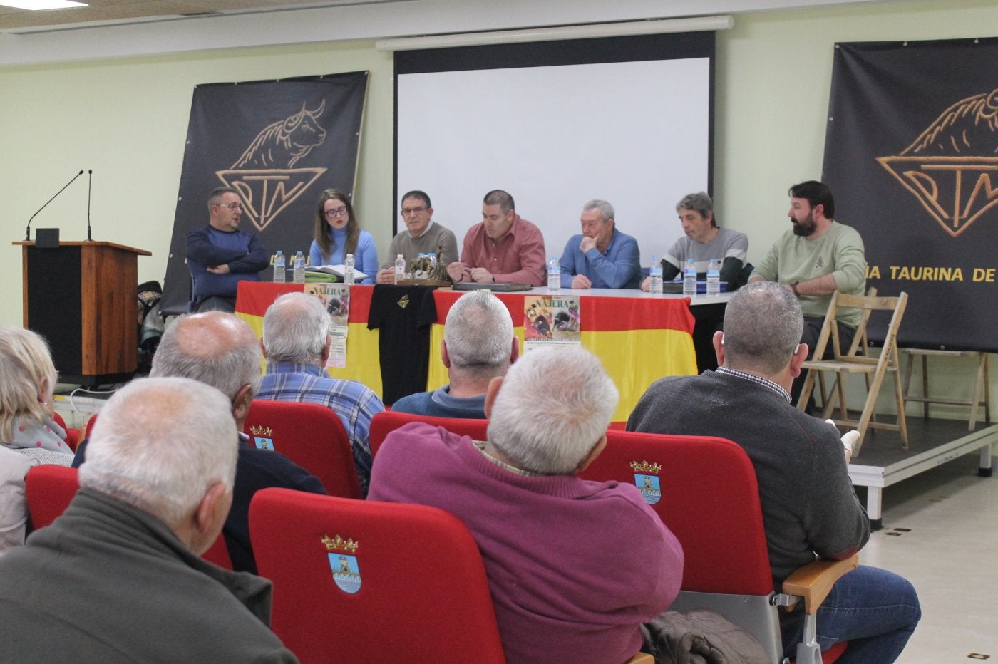 La reunión, que tuvo lugar en el Najerafórum, congregó a numerosos socios frente a la junta directiva.