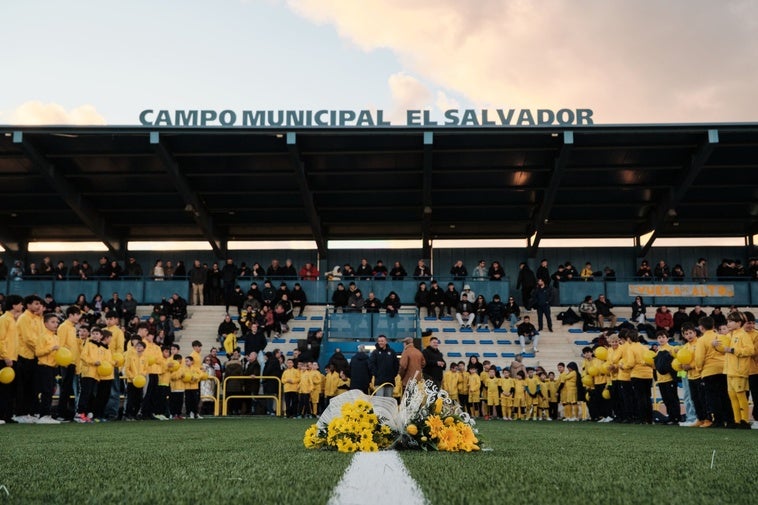 Acto en memoria de Gonzalo Espinosa antes del partido con el Varea.