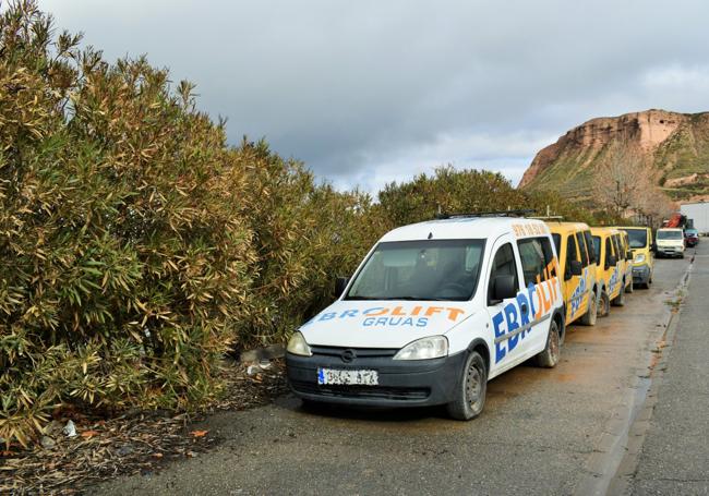 Vehículos abandonados en el polígono La Yasa de Albelda.