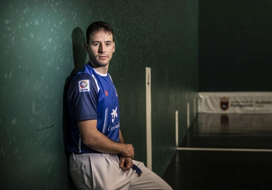 El delantero de Ezcaray, Darío Gómez, posa para una entrevista con Diario LA RIOJA.
