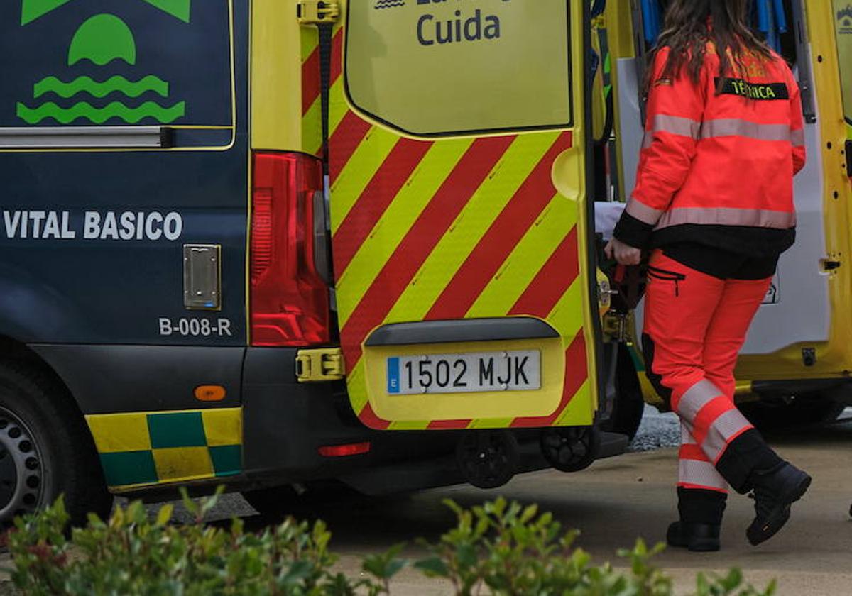 Ambulancias en el esterior de Urgencias del San Pedro, en una imagen de archivo.