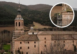 Obreros de las empresas Cabero e ISP trabajan en la instalación de los andamios de la obra.