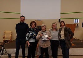 Elena Tubía recibe el Jarro de Haro