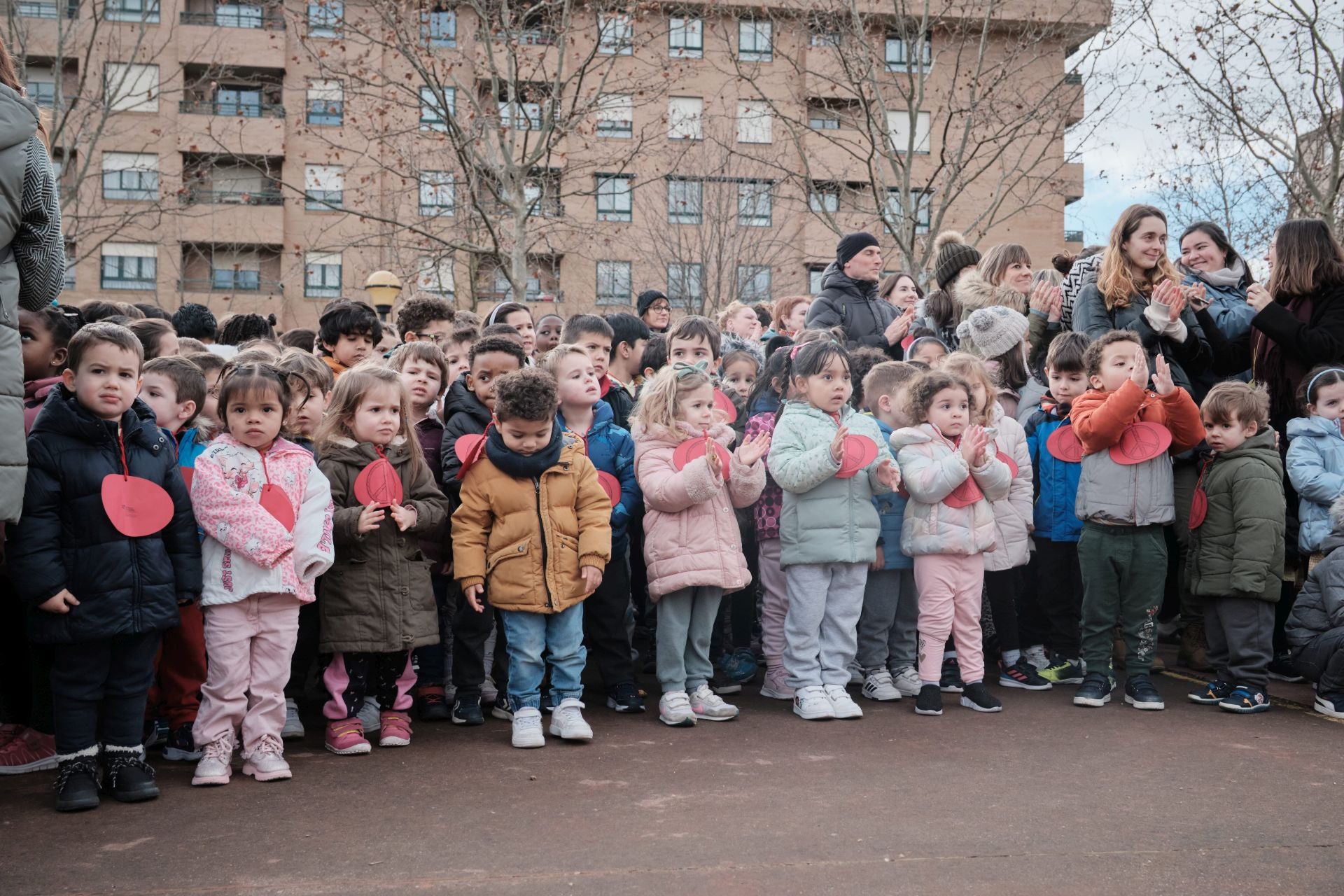 Cinco colegios logroñeses celebran el Día de La Paz en el Parque San Miguel