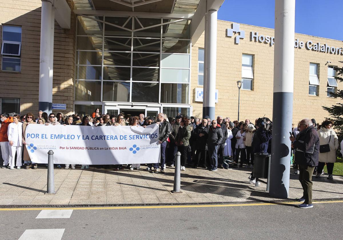 Manifestación del personal sanitario del Hospital de Calahorra: «No sobra ninguna de nuestras manos»