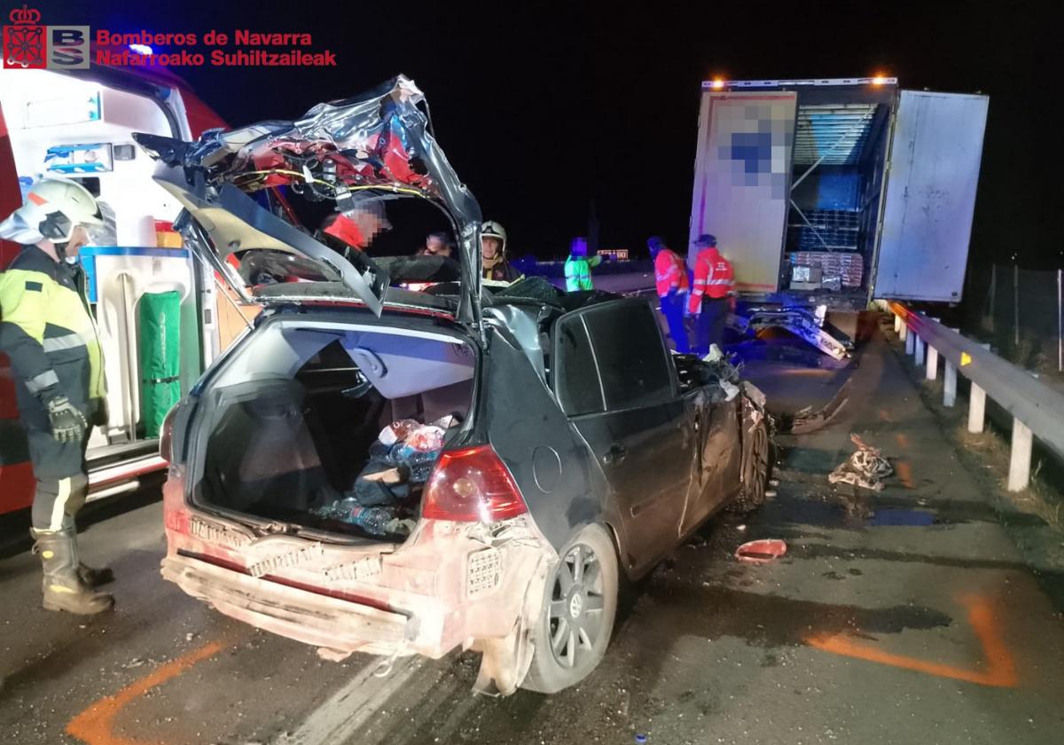 El turismo conducido por el joven arnedano colisionó contra la parte trasera del camión.