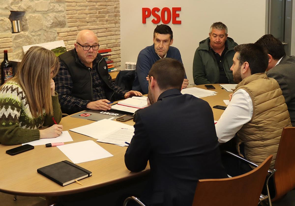 Reunión en la sede socialista.