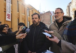 Iván Reinares y Rubén Antoñanzas, este martes en la calle Ateneo Riojano, en la comparecencia sobre la zona de bajas emisiones.