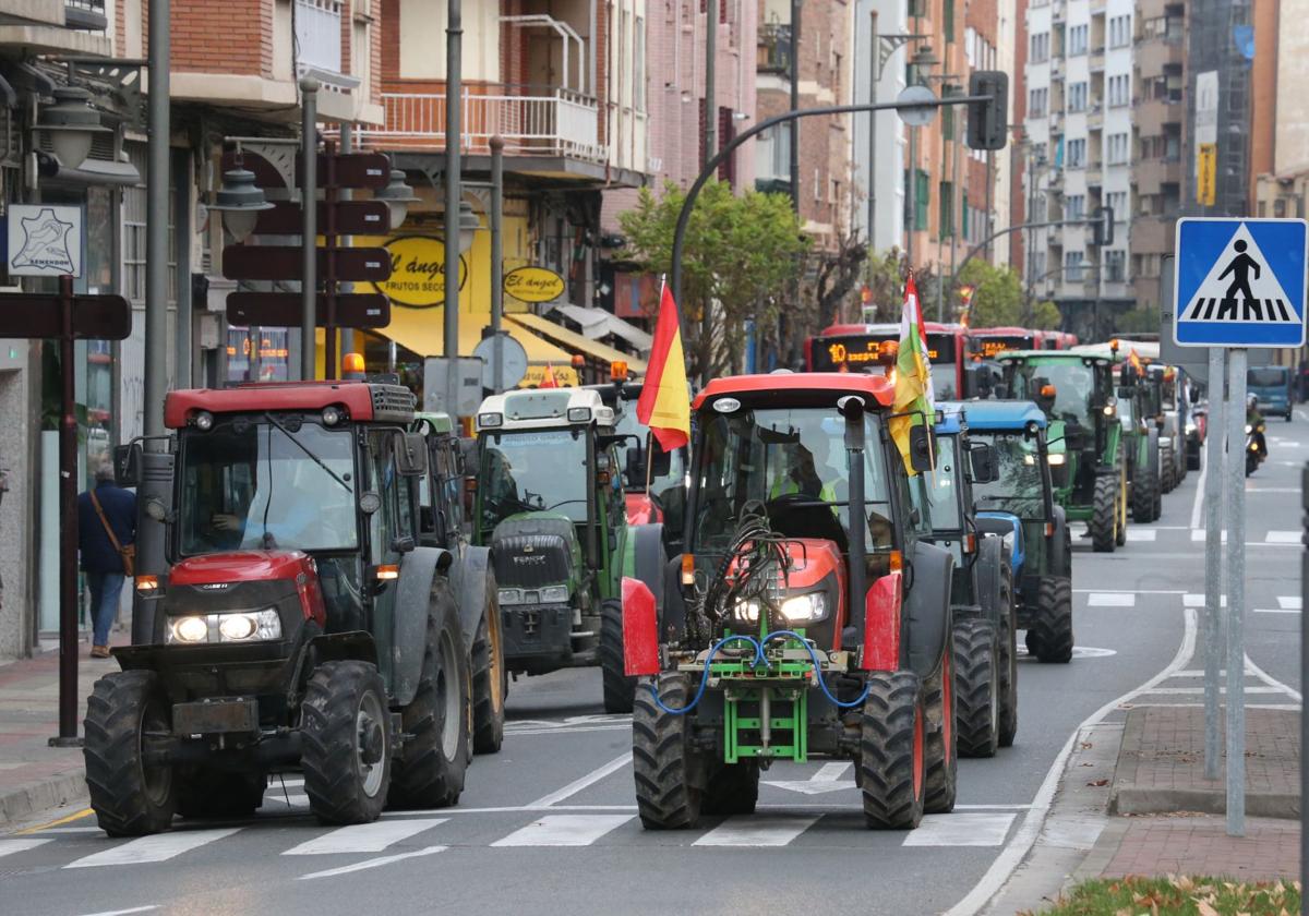 Tractores en el centro de Logroño.