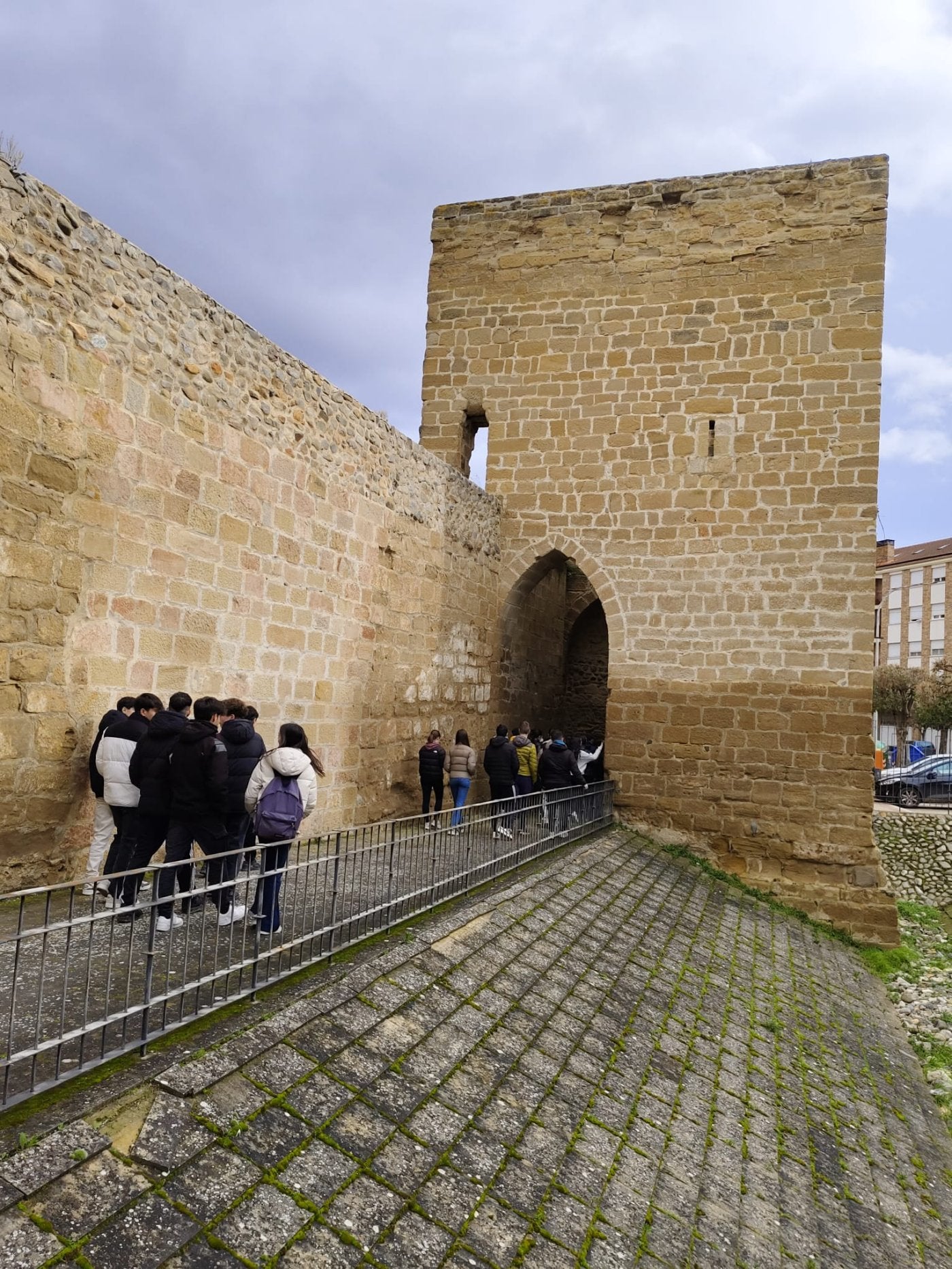 Excursión de los jóvenes a las murallas