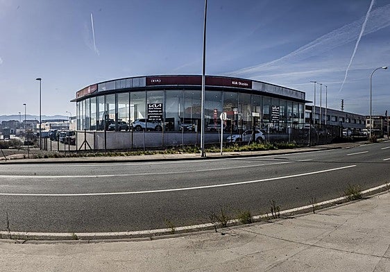 Instalaciones de Garte Turismos en el polígono Cantabria, donde ahora tiene la exposición de Kia –su sede 'oficial' está en obras– y en unos meses llegará la de los coches chinos Ebro
