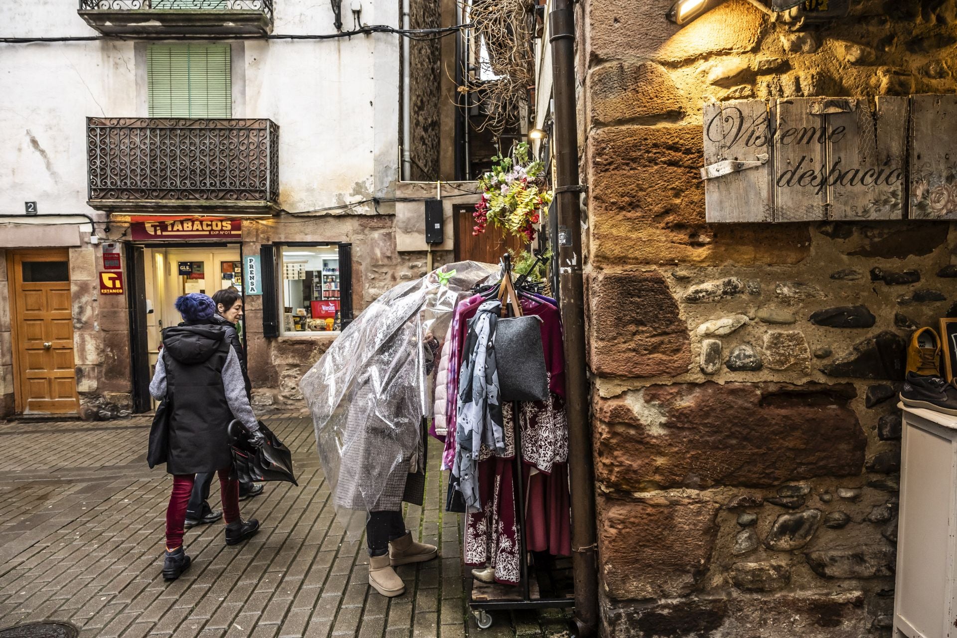 Un paseo por Ezcaray en un invierno con poca nieve