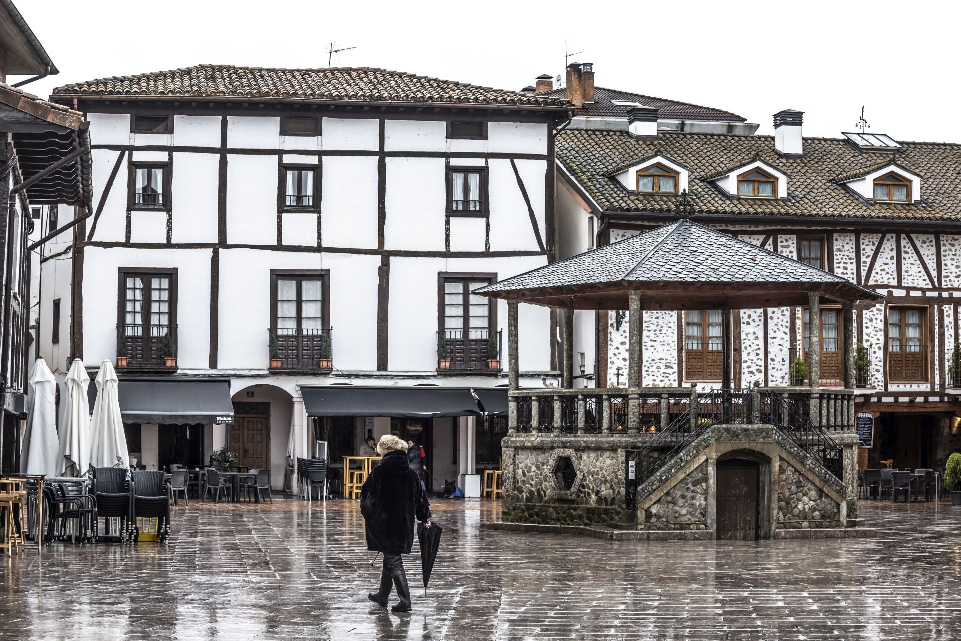 Un paseo por Ezcaray en un invierno con poca nieve