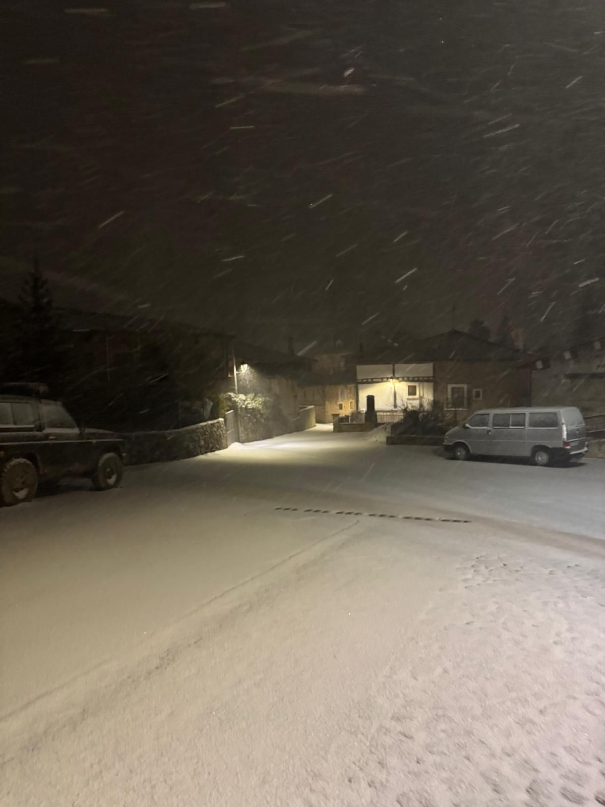 La nieve cubre las calles de Lumbreras