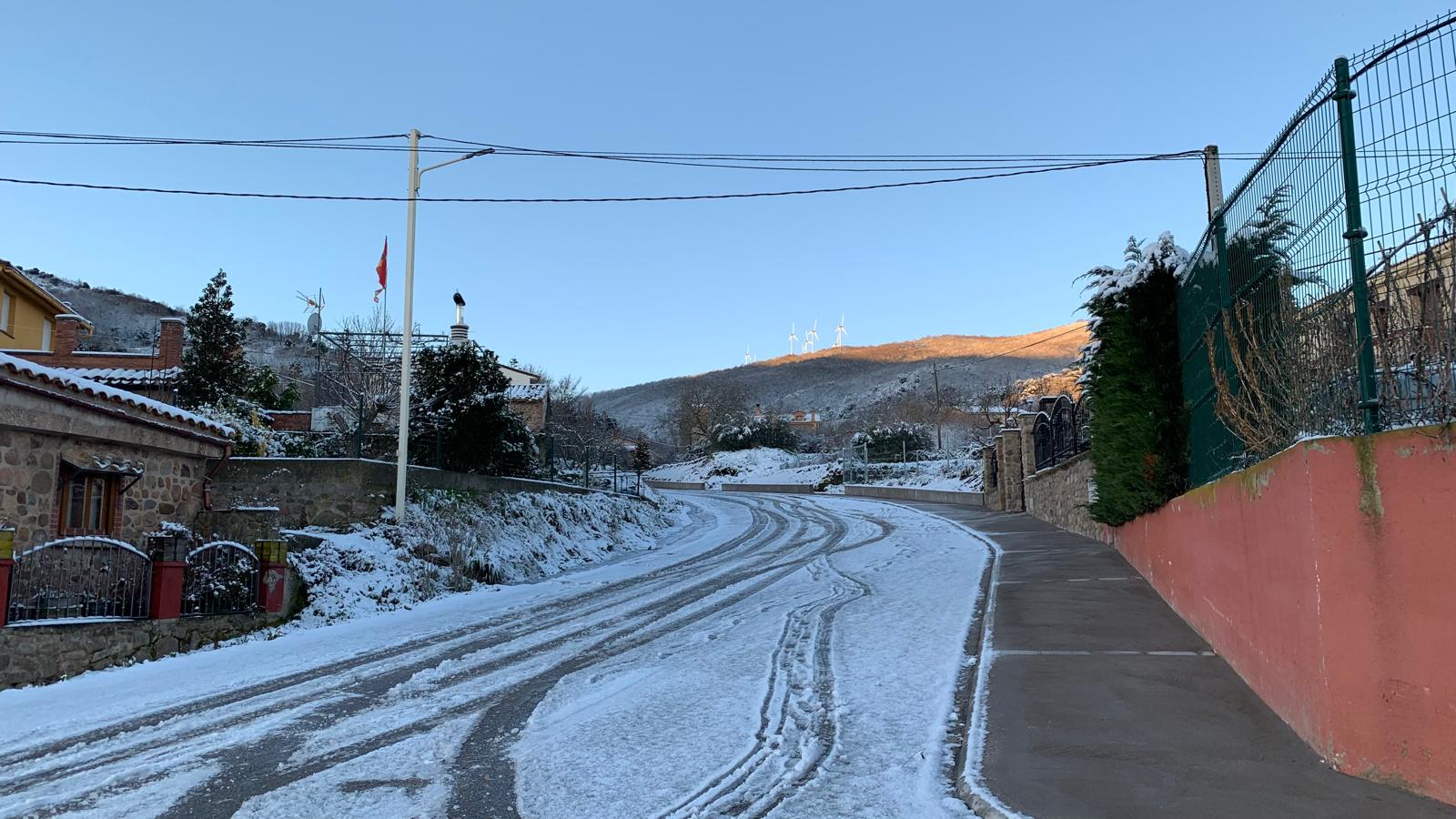 Calle nevada en Las Ruedas de Ocón.