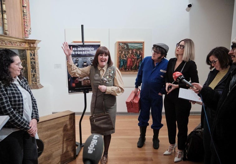 Los actores de Sapo Producciones, protagonistas de 'El misterio de Torremuña', en la presentación de la actividad.