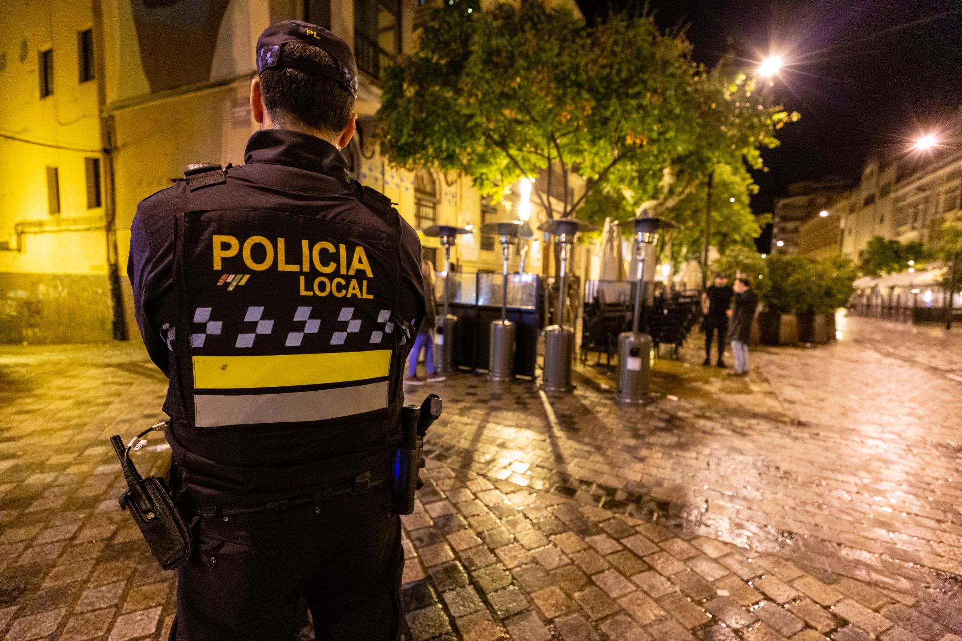 Un agente, a pie, en Bretón de los Herreros.