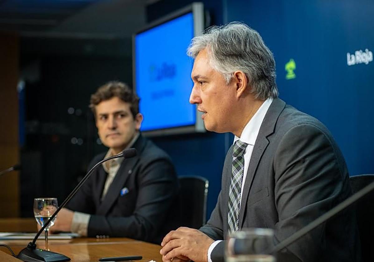 El director general de Cultura, Roberto Iturriaga, y el consejero de Cultura, Turismo, Deporte y Juventud, José Luis Pérez Pastor.