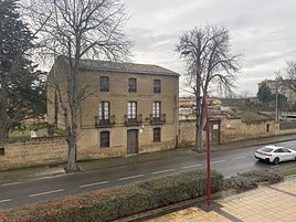 Edificio que ocupará el futuro hotel de la mercantil Conda Urumea en la calle Bretón de los Herreros.