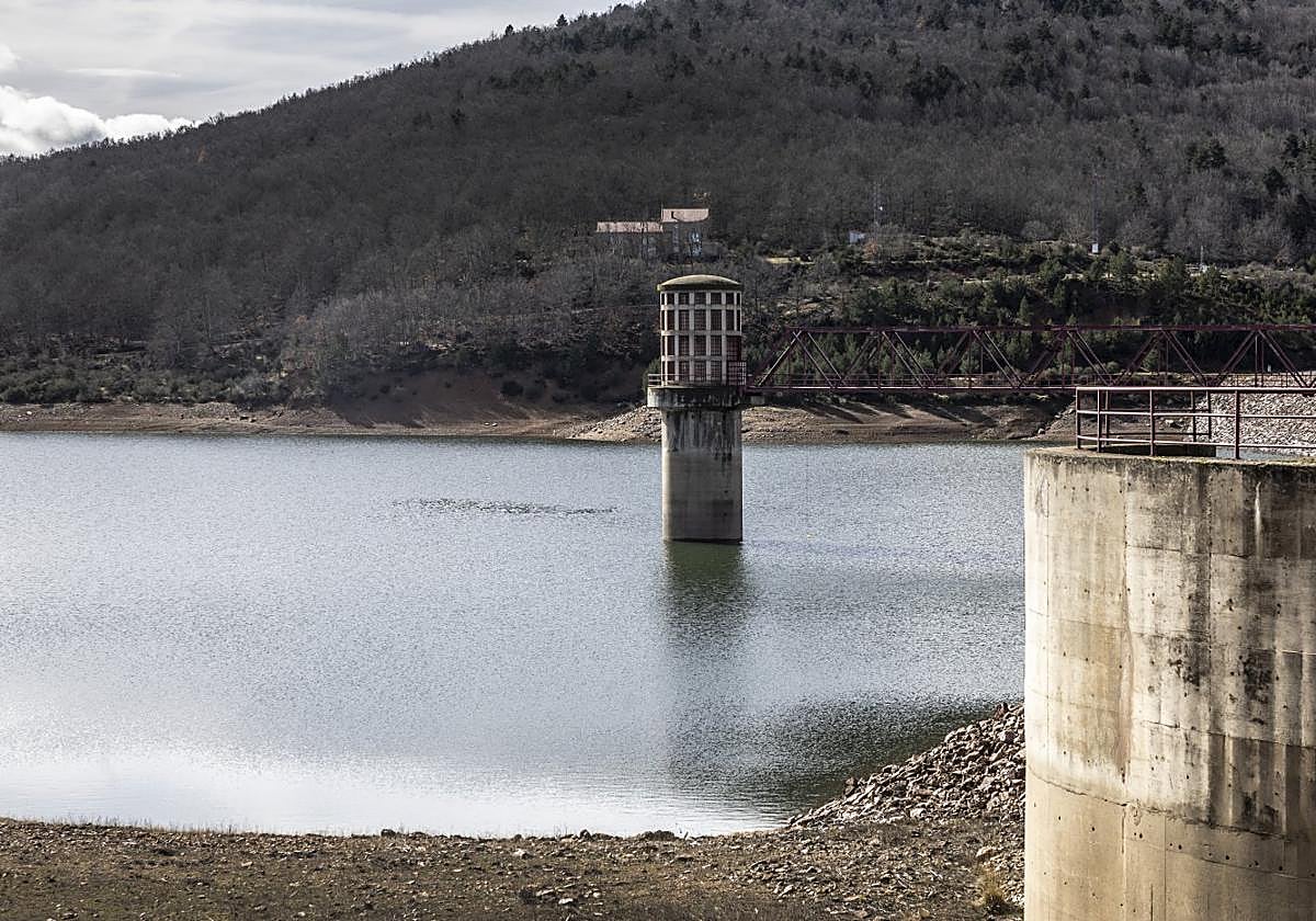 El embalse de Pajares ya ha superado el 72% del volumen que puede almacenar.
