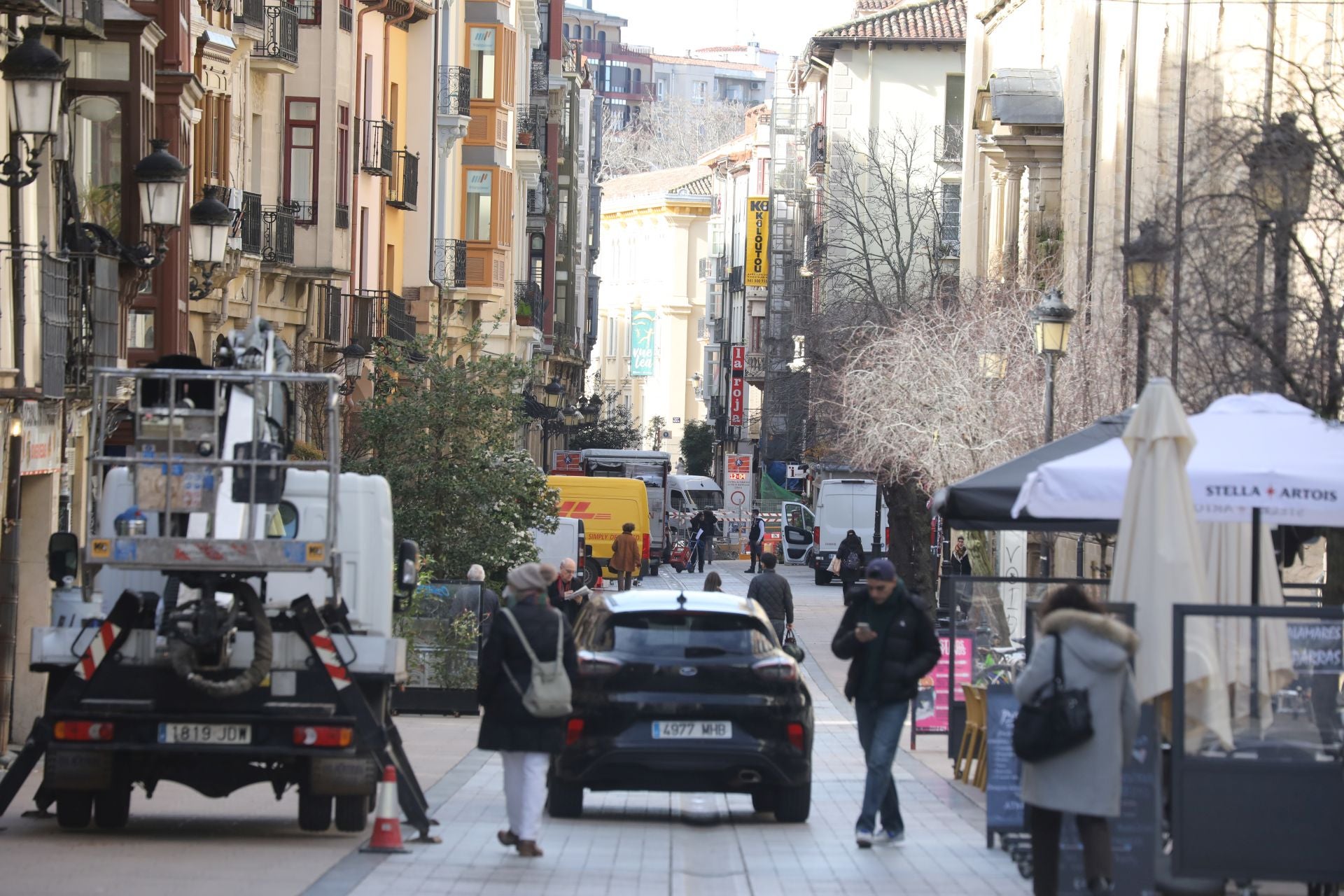 La primera calle del Casco Antiguo que como tal se convirtió en peatonal, de «plataforma única» habría que precisar, obra proyectada con Manolo Sainz, pero inaugurada por José Luis Bermejo (PP). 