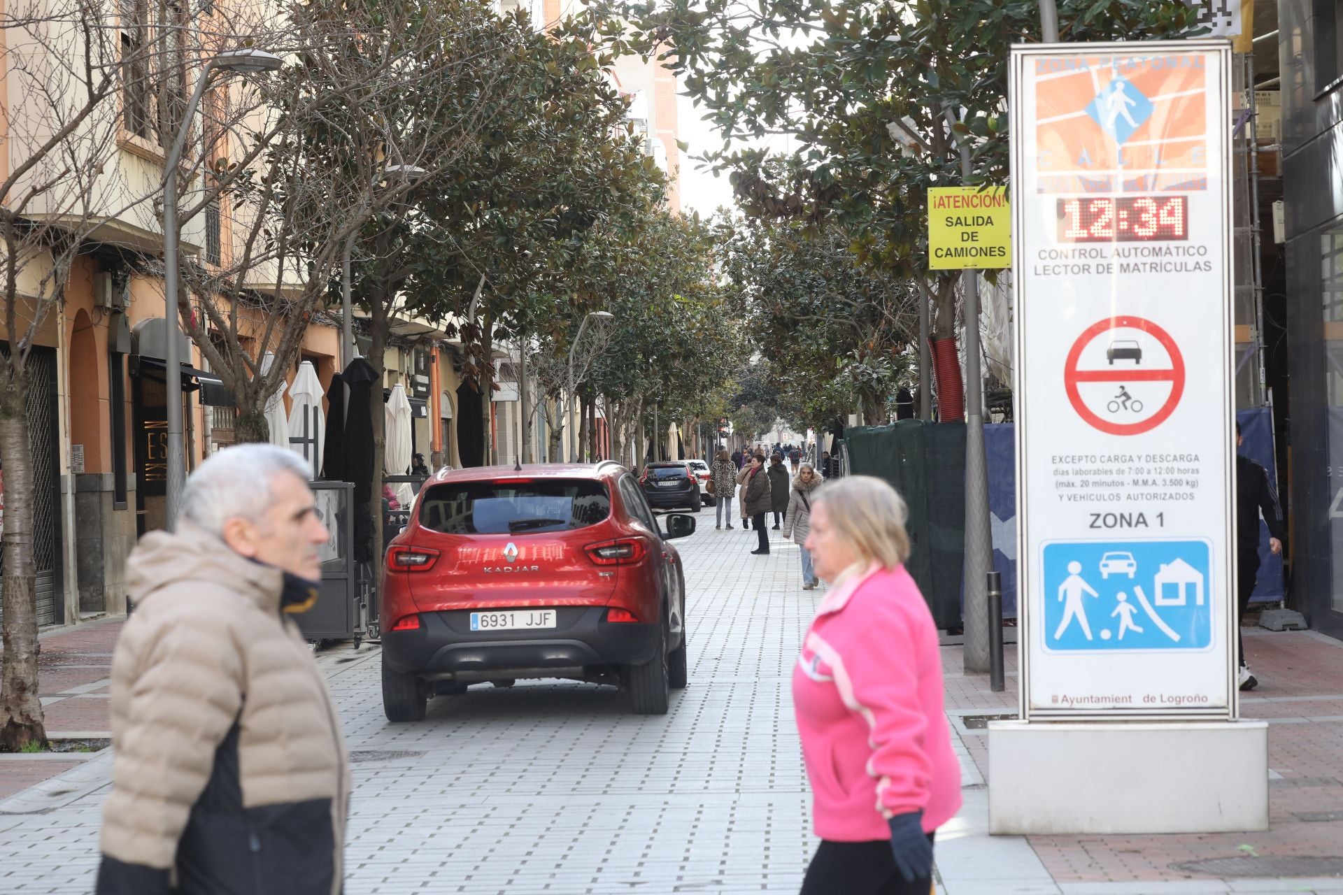 Otra de las calles del centro reformada con acceso motorizado restringido y prioridad peatonal, María Teresa Gil de Gárate, ya en el segundo mandato de Julio Revuelta (PP) como primer edil.