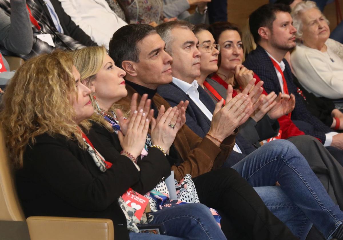 Sánchez a un lado, al otro Page