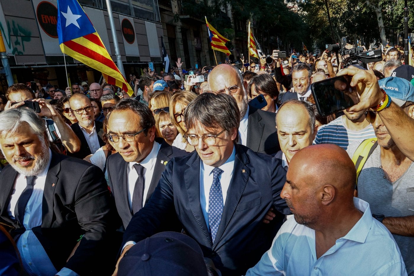 Puigdemont, de camino al acto que protagonizó el 8 de agosto antes de volver a huir del país.
