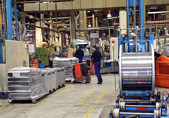 La fábrica de Standard Profil en el polígono de Cantabria