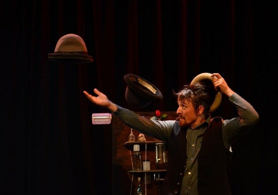 Escena de 'Le fumiste' de la compañía gala Don Davel, que estará en Logroño el 16 de marzo.
