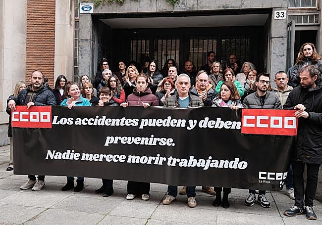 CCOOLa Rioja se manifestó bajo el lema 'Nadie merece morir trabajando'.