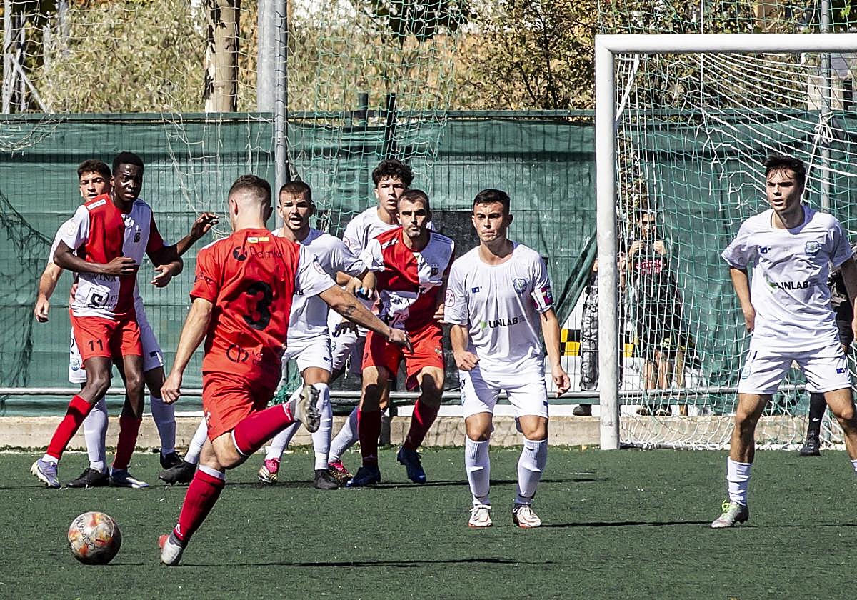 Partido disputado en La Estrella, el campo de fútbol de hierba artificial más antiguo de Logroño ya que fue inaugurado en 2003.
